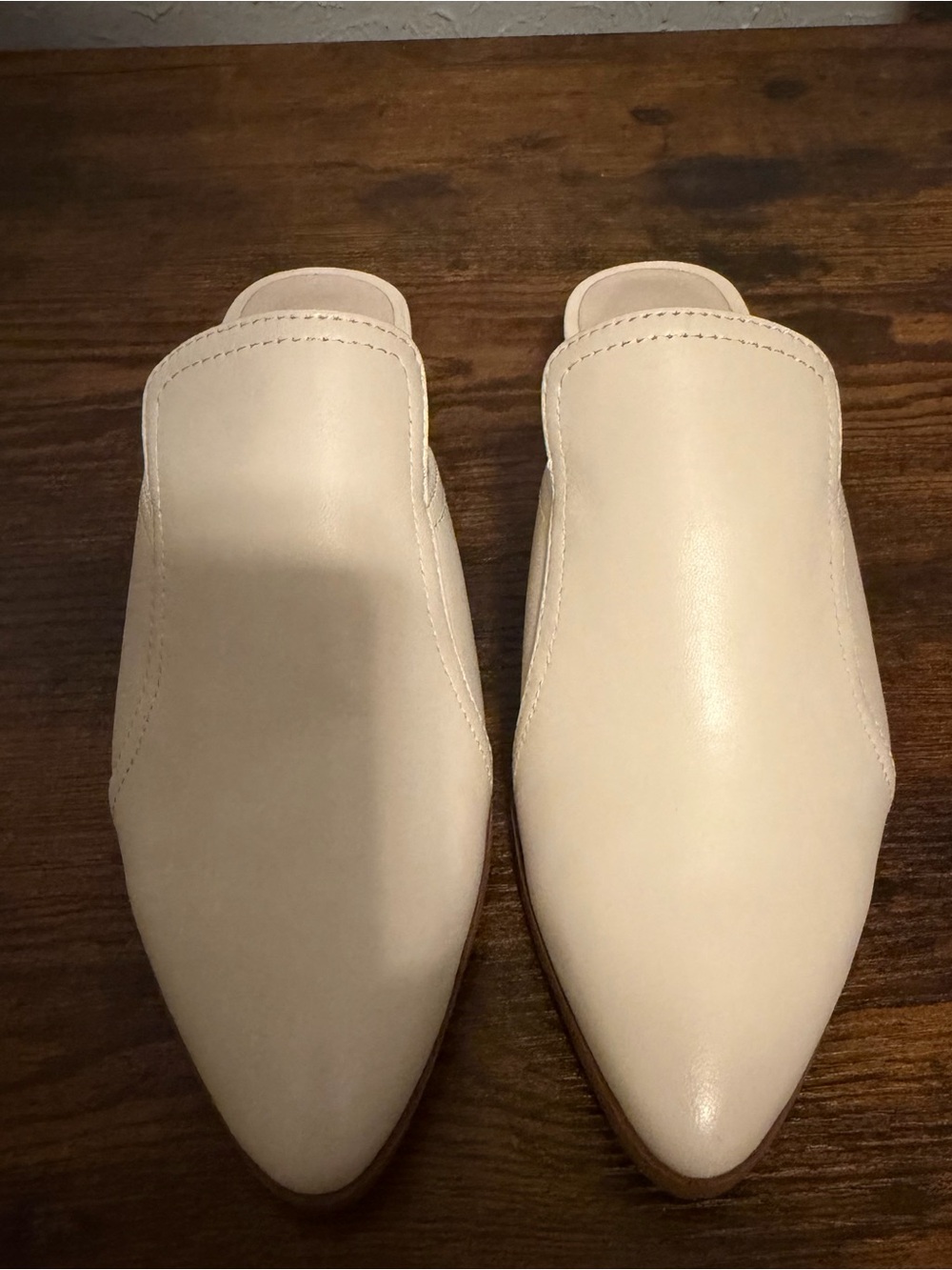 42 Gold Women's Cream Pointed-Toe Leather Mules